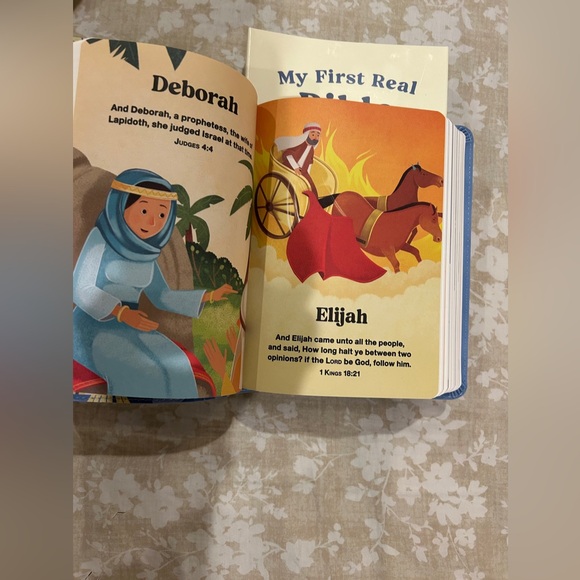 Barbour Kids Bible - Red and White - Picture 3 of 4